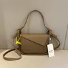 Sacs de créateurs de luxe pour femmes sac fourre-tout à main sac à main messager carré dames mignonnes crossbody bourses côté leathe 240419