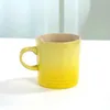 Mokken populaire Noordse stijl kleurrijke gradient cup creatieve macaron cup gradient cup cool kleurrijke regenboog cup keramische beker met handgemaakte geschenken j240428