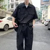 Pantaloni maschili di moda con sacchetti di cinghia di cinghia maschi cargo di cargo streetwear coreano romper tasche a manica corta salti