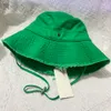 Chapeaux de seau de créateur de Bob à la mode pour femmes larges russes seau populaire multicolore d'été classiques lettres de protection solaire voyage en plein air mz02 b4