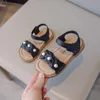 Sandalen zoete kinderen sandalen voor meisjes chique vouw parel prinses causale jurk sandalen mode zachte bodem kinderen open-teen platte sandalen