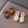 Sandaler flickor sandaler med kinesisk stil broderad sommar ny baotou mode mjuk ensam mjuk ensambarn barnskor barn skor