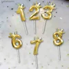 Kerzen 0-9 Nummer Kuchen Dekorationen Romantische Goldkronen Kerzen Nummer Topper für alles Gute zum Geburtstag Kuchen Dekoration Königin Babyparty D240429