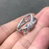 Hoogwaardige designerring voor vrouwen en mannen Hoge versie 925 Sterling Silver T Family Knoop Wedding Ring Geplaatste met 18k gouden volledige diamanten ring sieraden