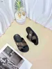 Marque Baby Slippers Imprimé Leather Kids Chaussures Tailles 26-35, y compris la boîte à chaussures Cross Cross Design Boys Sandales 24Pril