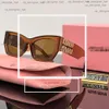 Moda de óculos de sol Mui Moda de óculos MIUI Designer oval de óculos de sol Anti-radiação Lentes polarizadas UV400 Mens retro óculos com 4142 originais