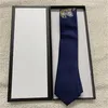 Cravat 22ss z marką pudełka Mężczyzny wiąże jedwabny Jacquard klasyczny ręcznie robiony krawat na ślubne i biznesowe krawat na szyję 888X