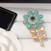 Designer Brand Simple Double Letter Brooches Blue Flower Geometric Sweater Suit Collar Pin Brooche Fashion Mens Womens Crystal Rhinestone Brooch Wedding Jewelry