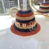 Chandeiro de balde de designer de cor de arco -íris com estilo de dopamina com chapéus de palha de crochê manual com cartas bordadas para chapéu de praia de férias na moda