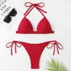 Swimwear féminin Femmes Bikini licou solide sexy Ensembles de maillot de bain noir / blanc / rouge.