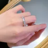 2024ドロップシップ高品質の結婚指輪クラシックジュエリー925スターリングシルバーラウンドカットホワイトトパーズCZダイヤモンドエレガントパーティー女性エンゲージメントクロスバンドリングギフト