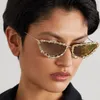 Shauna Luxury Crystal Femmes Cat Eye Lunettes de soleil tendance Men Metal Frame Soleil Gradient Mirror Shades UV400 240428