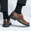 Vestido Sapatos 2024 Moda Brogue Men Men de alta qualidade Classual clássico florais Lacing Up B104