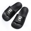 Karl Lagerfield 여성 고무 슬라이더 디자이너 패션 슬라이드 고급 신발 플립 플립 Mens Tazz Slipper 패션 캐주얼 한 여름 해변 아파트 샌드 데일 로퍼 dhgate