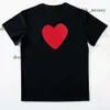 Spela skjortor Fashion Mens T-shirts Commes Designer Red Heart Shirt Casual Tshirt Commes Play T Shirt Polo Sleeve Summer T-shirt Asian Size S-3XL 574 174