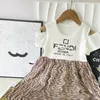 Mode Bow Binding Kids Designer Clothes Letter Print Baby Clothes Toddler Cotton Sports Dresses Kort ärm kjolar