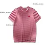Spela skjortor Fashion Mens T-shirts Commes Designer Red Heart Shirt Casual Tshirt Commes Play T Shirt Polo Sleeve Summer T-shirt Asiatisk storlek S-3XL 295 364