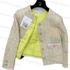 Luxur Designer Women's Jacket tidigt på våren Nytt temperament Small doftande vindflickas vitalitet smala utseende mångsidig gul kort stickad kappa