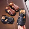 Sandaler Summer Baby Shoes Nyligen stängda småbarn Boys Sandaler Soft Sole Anti Slip First Step Walker Baby Solid Color Hollow Beach Shoesl240429