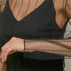 女性のブラウススタンドアップカラー長袖レースシャツメッシュ女性トップブラックセクシーなシアーフィッシュネット透明なトップスを見る