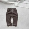 Calça calças de bebê calças sólidas infantis de estilo solto meninos leggings h240429