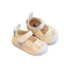 Sandalen baby dames schoenen kinderen appartement sandalen zomer schattig bloem net prinses schoenen zacht en niet -slip eerste stap schoenensl240429