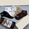 Chaussettes courtes pour femmes concepteurs de chaussettes de sport pour femmes chaussettes de coton de haute qualité avec boîte