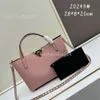 Bolsas de designer de mão bolsas de garanhão de rock gotes valentyno ombro de moda de grande capacidade bolsa de couro de rebite 2024 novo crossbody ttete de goma de cheiro feminino yhl9