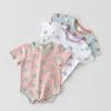 ROMPERS Baby Kleidung Cartoon Baby Jungen Bodys Little Bären Druckkindmädchen Kleidung mit Hut H240429