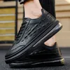 Casual schoenen 2024 Herfstwit voor mannen Koreaanse heren mode plat veter sneakers mannelijke comfortabele sport gevulkaniseerd