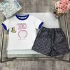 NOUVELLES SUITS BÉBÉ SUITS Été Vêtements de créateurs pour enfants Taille de 100-150 cm Dinosaure T-shirt brodé et lettre Imprimé Shorts 24aPril