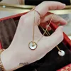 Colliers de bijoux haut de gamme cartre pour femmes conception d'amulets simples style luxe sans décoloration de la chaîne de clavicule féminine originale 1: 1 avec un vrai logo et une boîte