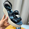Sandalias de cuña Mujeres Diseñador de diseñadores Plataforma Suella marrón Sandalia de lujo zapatos de playa de verano zapatos de fiesta