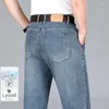 Мужские джинсы 2024 Лето Тонкие лиоцелл Ледяной шелк Драпейский бизнес. Случайные эластичные джинсовые брюки свободные брюки.