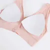 BRAS Soft Breastfding Bra 3D Structure Stöd sömlösa gravida kvinnor SLPING BRA Maternity Underwear Wireless Gathering Nursing Bra Y240426