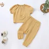 Pyjamas ldren Clothing Sets 0-4t Zomer Kinderen Solid Pyjama's Pak jongens meisjes Korte Mouw Tops Trous Linnen Cotton 2 stks Set H240429