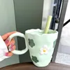 Becher koreanischer Stil kleiner frischer dreidimensionaler Blumenkeramikbecher unregelmäßiger Süßdurchgang mit großer Kapazität Becher Makronfarbe Griff Kaffee