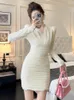 Casual klänningar kvinnors utsökta elegant stil miniklänning kvinna söt blank paljett elastisk spets vikar kroppskon mager kort klänning parti