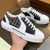 2024 Top -Qualität -Versionen Schnürung geöffneter Gelegenheitssportschuhe Haus Plaid Britisch -Schweißkalben -Calb -Leder -Baumwoll -Baumwoll -Schafkinne Low Top Sneakers