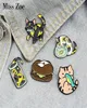 Pinnen broches katten en visglazuur Pin aangepaste fles fishtank hamburger badge voor tas rapel buckle sieraden cadeau kinderen vrienden1307616106148