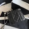 Designer -Crossbody -Bag -Umhängetaschen Schlinge Tasche Satchel -Taschen für Frauenketten mit herzförmiger Anhänger und Ball Make -up -Taschen Luxurys Hand Oeva