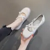 Tamanho grande e raso de sapatos simples para o verão feminino novo britânico de couro versátil solo solo pequeno sapatos brancos