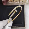 Bijoux haut de gamme Bracelet de cartre pour femmes en cartre Bracelet minimaliste plein de bracelet à ongles en diamant en acier en titane en diamant et original 1: 1 avec logo et boîte réels
