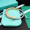 Bijoux à la mode Nouvelle arrivée Bracelets de verrouillage complet de zircone cubique pour les femmes de qualité supérieure