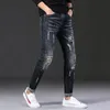 Elastik Marka Erkekler Denim Jeans Hole Rem Street Moda Yaması Modeli İnce Fit Serin Günlük Varış Hip Hop Pants 240420