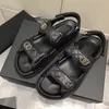 2024 SUMPLAR NOVO SANDALS DE VELCRO DE BORNHO PLATO MULHERM MULHERES pequenos e perfumados de vento de moda lazer confortável