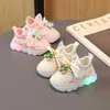 Sandaler mode barns lysande sneakers ledde blinkande skor för flickor baby casual skor vår höst heta försäljning småbarn sportskor