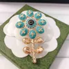 Marque de créateurs simples broches Brooches Blue Flower Geometric Sweater Coll Collar Brooche Fashion Mens Womens Crystal Rhinestone Brooch Wedding Jewelry