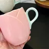 Tasses 350 ml relief en céramique tulip conception de café tasse tasse de tas de tas de tas d'après-midi avec une valeur esthétique élevée