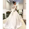 Halsringar ärmar 2020 Scalloped Dresses Long Elegant Lace Applique Sweep Train Satin Bow Ruched Wedding Clown Vestido de Novia